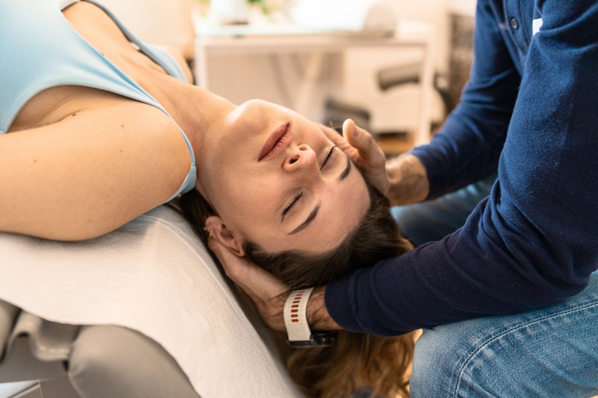 osteopathic-neck-adjustment-physical-therapist-a-2025-03-08-20-57-25-utc